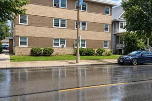 929 S Oak Park Ave, Oak Park, IL 60304 - Photo 1