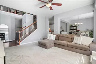 2010 Ivy Ridge Dr, Hoffman Estates, IL 60192 - Photo 10
