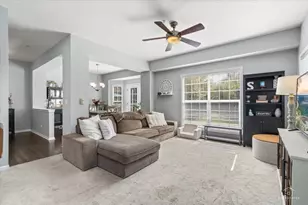 2010 Ivy Ridge Dr, Hoffman Estates, IL 60192 - Photo 8