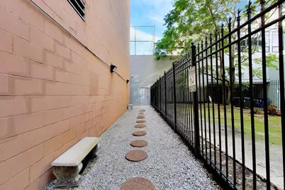 230 W Division Street #1407, Chicago, IL 60610 - Photo 34