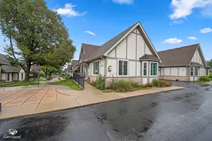 1664 Willow Cir Dr, Crest Hill, IL 60403 - Photo 1