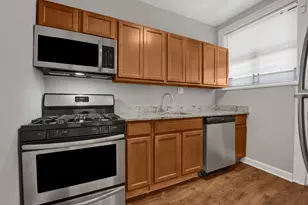 1239 W Greenleaf Ave, Chicago, IL 60626 - Photo 6