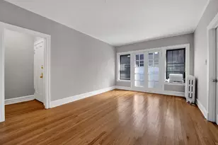 1239 W Greenleaf Ave, Chicago, IL 60626 - Photo 2