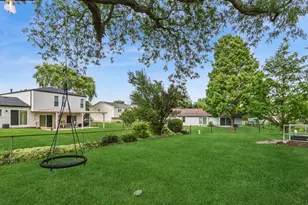 330 Shield Ct, Bolingbrook, IL 60440 - Photo 24