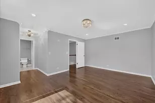 2725 E Bel Aire Dr, Arlington Heights, IL 60004 - Photo 16