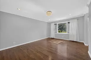 2725 E Bel Aire Dr, Arlington Heights, IL 60004 - Photo 14