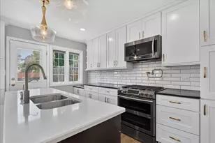2725 E Bel Aire Dr, Arlington Heights, IL 60004 - Photo 8