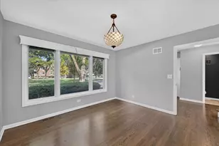 2725 E Bel Aire Dr, Arlington Heights, IL 60004 - Photo 12