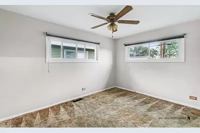16 W Jeffery Avenue, Wheeling, IL 60090 - Photo 8