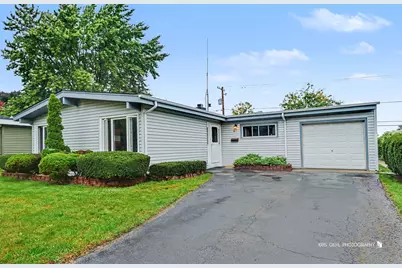 16 W Jeffery Avenue, Wheeling, IL 60090 - Photo 1