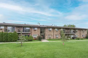 804 E Old Willow Rd, Prospect Heights, IL 60070 - Photo 1