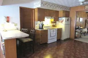 74 Hillcrest Dr, Clifton, IL 61727 - Photo 4