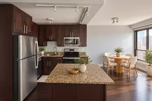 2930 N Sheridan Rd, Chicago, IL 60657 - Photo 2