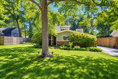 305 Dunbar Road, Mundelein, IL 60060 - Photo 2