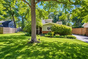 305 Dunbar Rd, Mundelein, IL 60060 - Photo 2