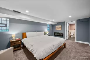 5824 N Fairfield Ave, Chicago, IL 60659 - Photo 12