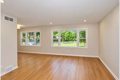 255 E Parkside Avenue, Lombard, IL 60148 - Photo 6