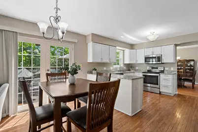 139 N Crooked Lake Lane, Lindenhurst, IL 60046 - Photo 8