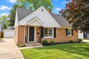 815 N Kennicott Ave, Arlington Heights, IL 60004 - Photo 1