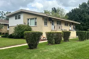 627 Ryan Ln, West Dundee, IL 60118 - Photo 2