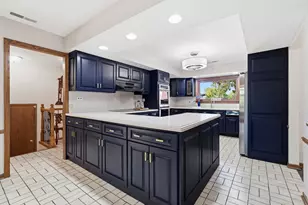 10S515 Glenn Dr, Burr Ridge, IL 60527 - Photo 14
