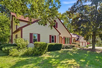 10S515 Glenn Drive, Burr Ridge, IL 60527 - Photo 2