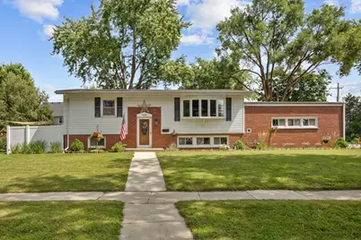 1120 S 12th Avenue, Saint Charles, IL 60174 - Photo 1
