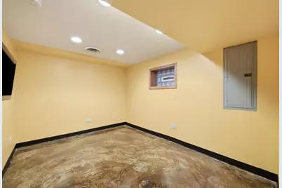 5227 S Mulligan Avenue, Chicago, IL 60638 - Photo 8