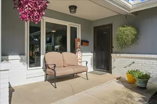 208 Mecherle Dr, Bloomington, IL 61701 - Photo 2