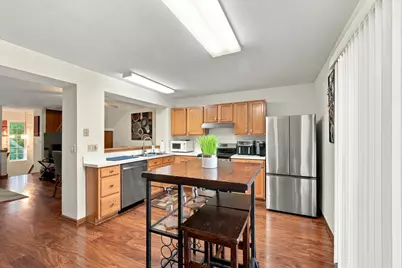 280 W Treehouse Lane, Round Lake, IL 60073 - Photo 6