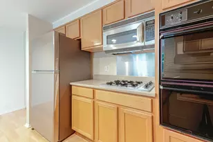303 Crestwood Village, Northfield, IL 60093 - Photo 10