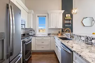 4606 N Malden St, Chicago, IL 60640 - Photo 8