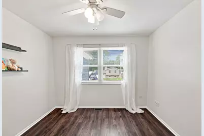 3985 Dorchester Avenue, Gurnee, IL 60031 - Photo 12