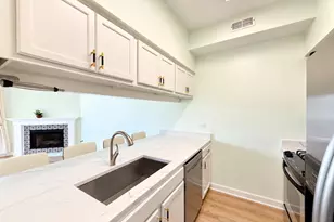 7818 Darien Lake Dr, Darien, IL 60561 - Photo 10
