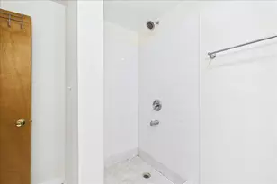 8501 Linder Ct, Skokie, IL 60077 - Photo 32