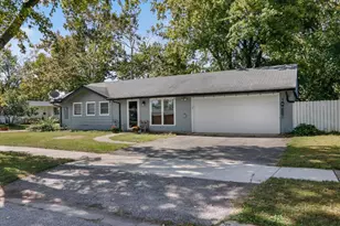 1402 Mt Vernon Dr, Bloomington, IL 61704 - Photo 2