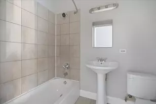 1940 E 73rd St, Chicago, IL 60649 - Photo 8
