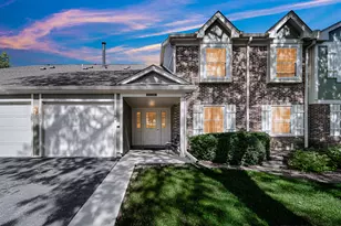 235 Blossom Ct, Buffalo Grove, IL 60089 - Photo 2