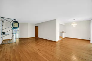235 Blossom Ct, Buffalo Grove, IL 60089 - Photo 4