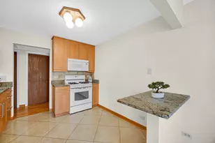 235 Blossom Ct, Buffalo Grove, IL 60089 - Photo 8