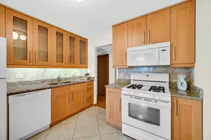 235 Blossom Ct, Buffalo Grove, IL 60089 - Photo 6