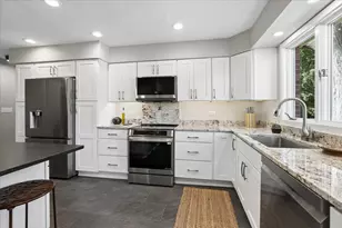 79 Mark Dr, Hawthorn Woods, IL 60047 - Photo 12