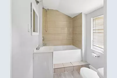 10107 S Paxton Avenue, Chicago, IL 60617 - Photo 8