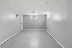 10107 S Paxton Ave, Chicago, IL 60617 - Photo 10