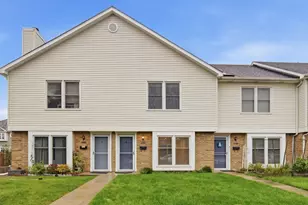 1731 Pickwick Ln, Glenview, IL 60026 - Photo 1