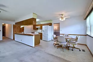 132 S Staffire Dr, Schaumburg, IL 60193 - Photo 16