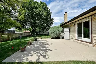 132 S Staffire Dr, Schaumburg, IL 60193 - Photo 38