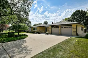 132 S Staffire Dr, Schaumburg, IL 60193 - Photo 4