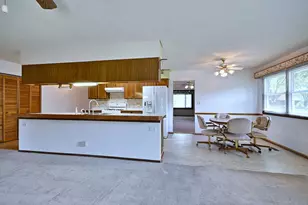 132 S Staffire Dr, Schaumburg, IL 60193 - Photo 24