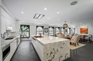 257 E Delaware Pl, Chicago, IL 60611 - Photo 16